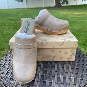 NWT/NIB Free People Women Calabasas Clogs Shoes in Washed Taupe (Size 9)